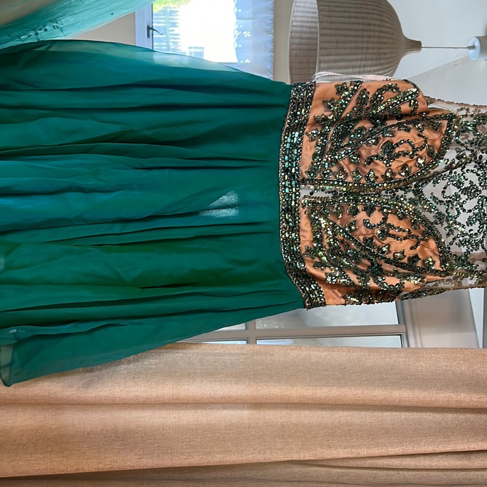 Short green dress